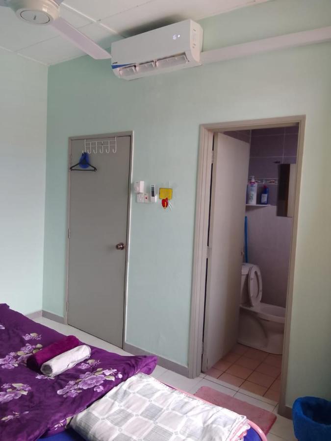 Bagan Lalang 5 Aircon Holiday home