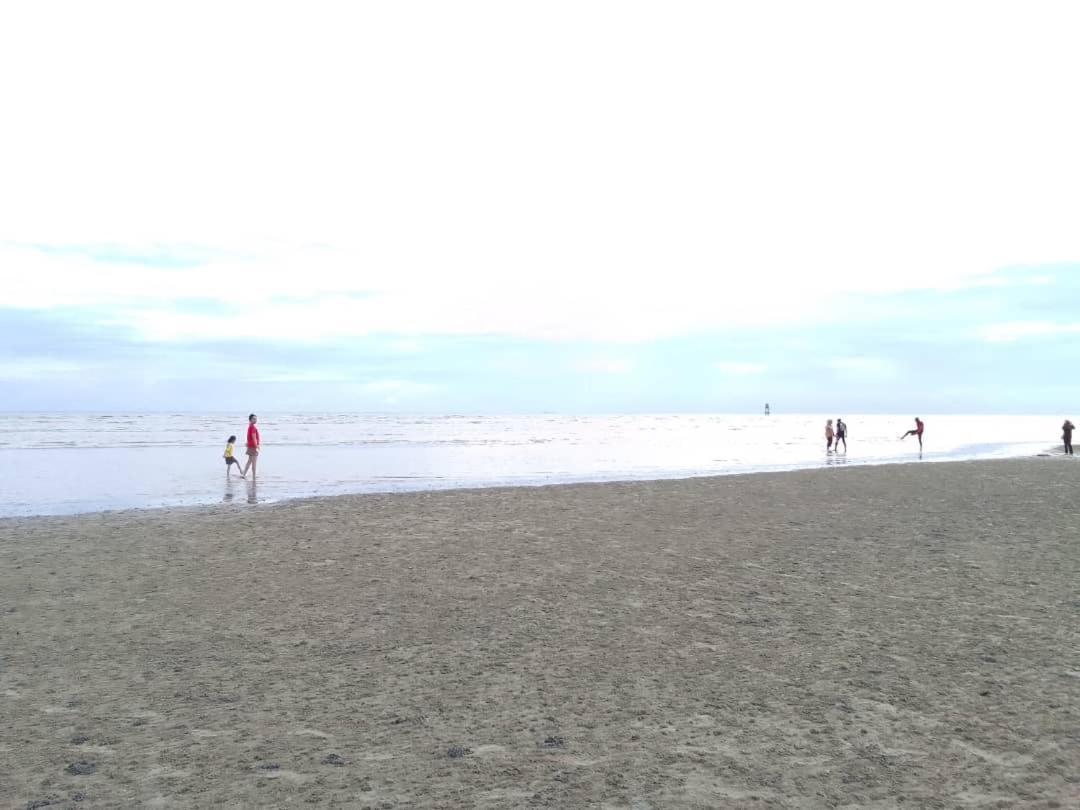 Bagan Lalang 5 Aircon Holiday home *